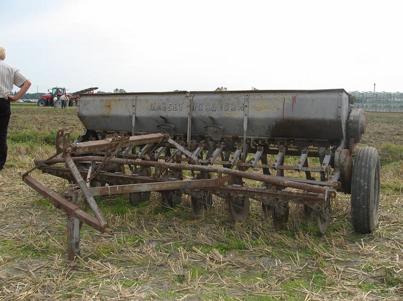 pic016.jpg - Massey Ferguson zaaimachine