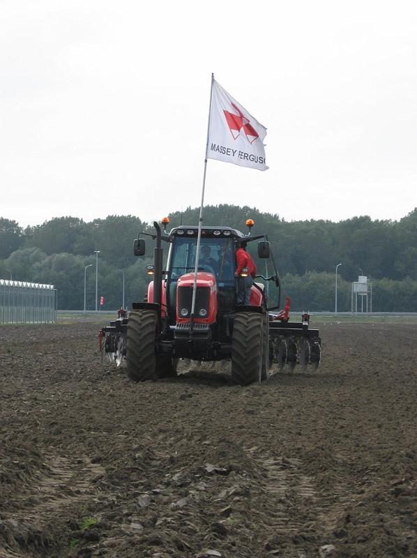 pic037.jpg - ploegen