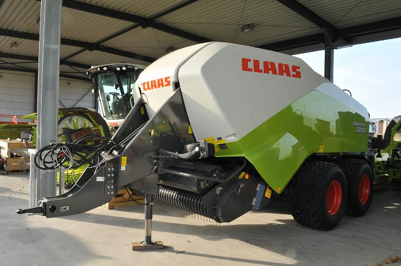 20101120_7396_KM6_6115.JPG - Claas Quadrant 3200